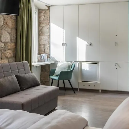 Rokos Superior Downtown - Comfortable With Private Bathrooms - Perfect Location For Exploring Diocletian's Palace And The Gastronomy Of Within Walking Distance Penzion