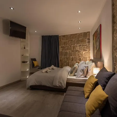 Rokos Superior Downtown - Comfortable With Private Bathrooms - Perfect Location For Exploring Diocletian's Palace And The Gastronomy Of Within Walking Distance 3* Split