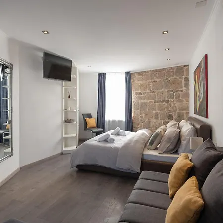 Rokos Superior Downtown - Comfortable With Private Bathrooms - Perfect Location For Exploring Diocletian's Palace And The Gastronomy Of Within Walking Distance 3*