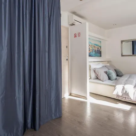 Rokos Superior Downtown - Comfortable With Private Bathrooms - Perfect Location For Exploring Diocletian's Palace And The Gastronomy Of Within Walking Distance 3*