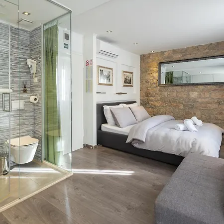 Rokos Superior Downtown - Comfortable With Private Bathrooms - Perfect Location For Exploring Diocletian's Palace And The Gastronomy Of Within Walking Distance 3* Split