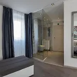 Rokos Superior Downtown - Comfortable With Private Bathrooms - Perfect Location For Exploring Diocletian's Palace And The Gastronomy Of Within Walking Distance Сплит