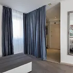 Rokos Superior Downtown - Comfortable With Private Bathrooms - Perfect Location For Exploring Diocletian's Palace And The Gastronomy Of Within Walking Distance Сплит