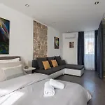Rokos Superior Downtown - Comfortable With Private Bathrooms - Perfect Location For Exploring Diocletian's Palace And The Gastronomy Of Within Walking Distance Pensión 3*