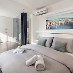 Rokos Superior Downtown - Comfortable With Private Bathrooms - Perfect Location For Exploring Diocletian's Palace And The Gastronomy Of Within Walking Distance Гостевой дом Сплит
