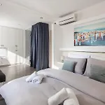 Гостевой дом Rokos Superior Downtown - Comfortable With Private Bathrooms - Perfect Location For Exploring Diocletian's Palace And The Gastronomy Of Within Walking Distance Сплит
