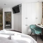Гостевой дом Rokos Superior Downtown - Comfortable With Private Bathrooms - Perfect Location For Exploring Diocletian's Palace And The Gastronomy Of Within Walking Distance
