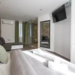 Гостевой дом Rokos Superior Downtown - Comfortable With Private Bathrooms - Perfect Location For Exploring Diocletian's Palace And The Gastronomy Of Within Walking Distance Сплит