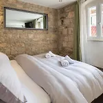 Rokos Superior Downtown - Comfortable With Private Bathrooms - Perfect Location For Exploring Diocletian's Palace And The Gastronomy Of Within Walking Distance Гостевой дом Сплит