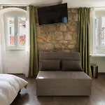 Гостевой дом Rokos Superior Downtown - Comfortable With Private Bathrooms - Perfect Location For Exploring Diocletian's Palace And The Gastronomy Of Within Walking Distance Сплит
