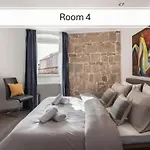 Guest house Rokos Superior Downtown - Comfortable With Private Bathrooms - Perfect Location For Exploring Diocletian's Palace And The Gastronomy Of Within Walking Distance