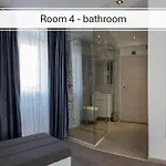 Rokos Superior Downtown - Comfortable With Private Bathrooms - Perfect Location For Exploring Diocletian's Palace And The Gastronomy Of Within Walking Distance Pensión