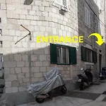 Rokos Superior Downtown - Comfortable With Private Bathrooms - Perfect Location For Exploring Diocletian's Palace And The Gastronomy Of Within Walking Distance Guest house Split