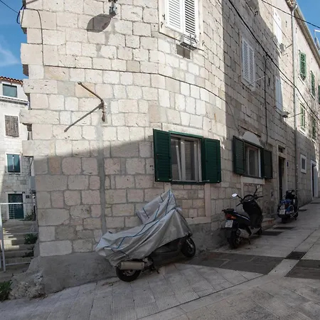 Rokos Superior Downtown - Comfortable With Private Bathrooms - Perfect Location For Exploring Diocletian's Palace And The Gastronomy Of Within Walking Distance Gostinjska kuća Split