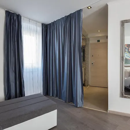 Rokos Superior Downtown - Comfortable With Private Bathrooms - Perfect Location For Exploring Diocletian's Palace And The Gastronomy Of Within Walking Distance 스플리트