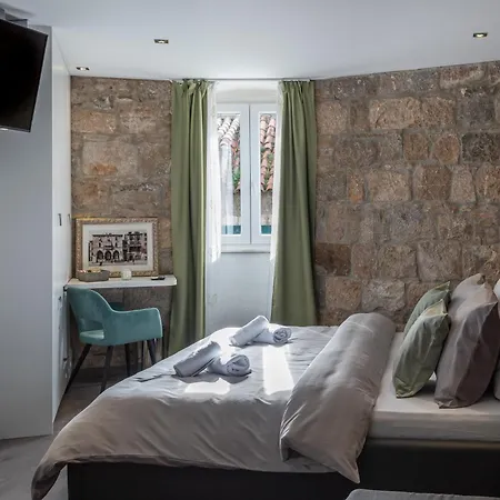 Rokos Superior Downtown - Comfortable With Private Bathrooms - Perfect Location For Exploring Diocletian's Palace And The Gastronomy Of Within Walking Distance 3* Σπλιτ