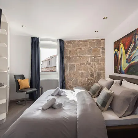 Rokos Superior Downtown - Comfortable With Private Bathrooms - Perfect Location For Exploring Diocletian's Palace And The Gastronomy Of Within Walking Distance Penzion Split