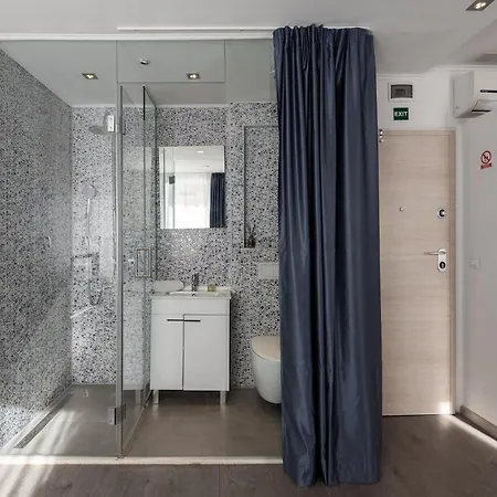 Rokos Superior Downtown - Comfortable With Private Bathrooms - Perfect Location For Exploring Diocletian's Palace And The Gastronomy Of Within Walking Distance 게스트하우스 스플리트