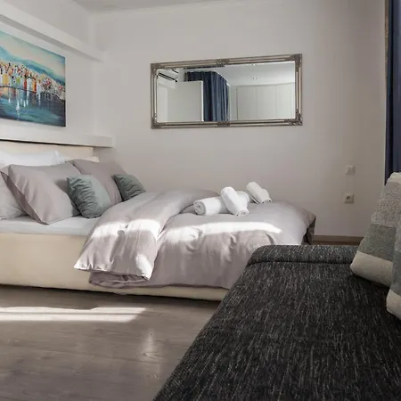 Penzion Rokos Superior Downtown - Comfortable With Private Bathrooms - Perfect Location For Exploring Diocletian's Palace And The Gastronomy Of Within Walking Distance *