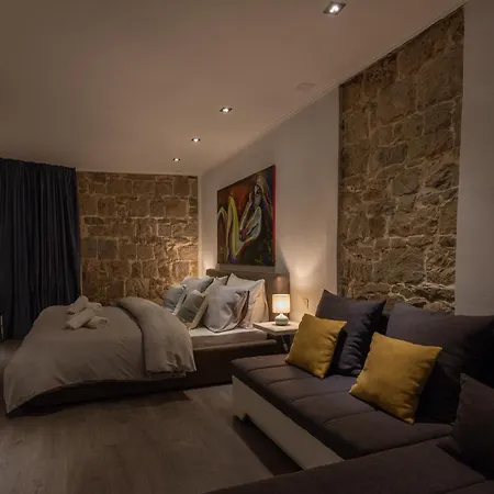 게스트하우스 Rokos Superior Downtown - Comfortable With Private Bathrooms - Perfect Location For Exploring Diocletian's Palace And The Gastronomy Of Within Walking Distance 3*