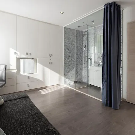 Rokos Superior Downtown - Comfortable With Private Bathrooms - Perfect Location For Exploring Diocletian's Palace And The Gastronomy Of Within Walking Distance Gæstehus 3*