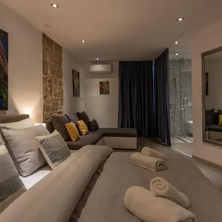 Rokos Superior Downtown - Comfortable With Private Bathrooms - Perfect Location For Exploring Diocletian's Palace And The Gastronomy Of Within Walking Distance 3*