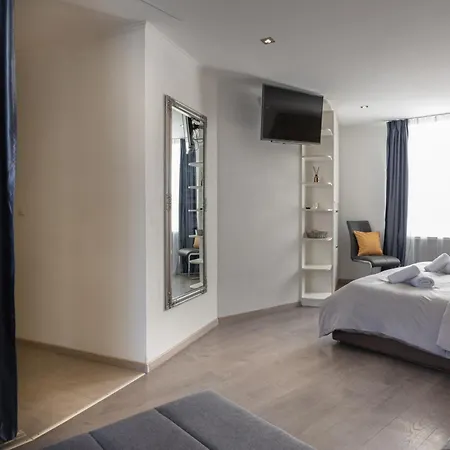 게스트하우스 Rokos Superior Downtown - Comfortable With Private Bathrooms - Perfect Location For Exploring Diocletian's Palace And The Gastronomy Of Within Walking Distance 스플리트