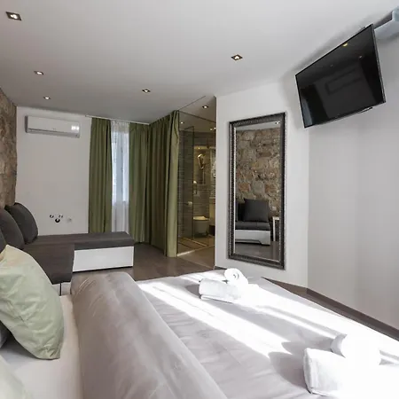Rokos Superior Downtown - Comfortable With Private Bathrooms - Perfect Location For Exploring Diocletian's Palace And The Gastronomy Of Within Walking Distance 3* 스플리트
