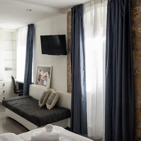 Rokos Superior Downtown - Comfortable With Private Bathrooms - Perfect Location For Exploring Diocletian's Palace And The Gastronomy Of Within Walking Distance 3* Σπλιτ