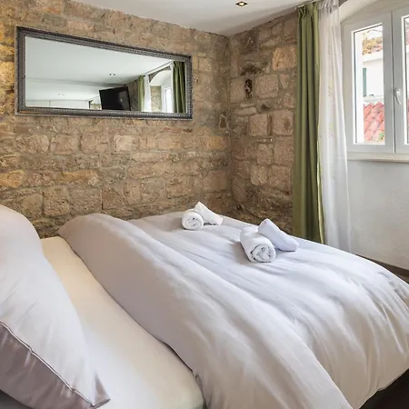 Rokos Superior Downtown - Comfortable With Private Bathrooms - Perfect Location For Exploring Diocletian's Palace And The Gastronomy Of Within Walking Distance 게스트하우스 스플리트