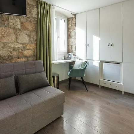 Rokos Superior Downtown - Comfortable With Private Bathrooms - Perfect Location For Exploring Diocletian's Palace And The Gastronomy Of Within Walking Distance Gæstehus