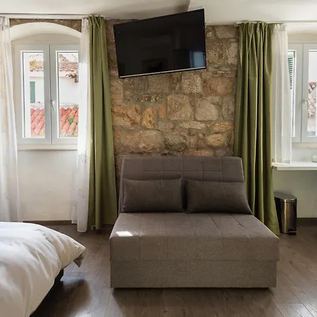 Gæstehus Rokos Superior Downtown - Comfortable With Private Bathrooms - Perfect Location For Exploring Diocletian's Palace And The Gastronomy Of Within Walking Distance Split