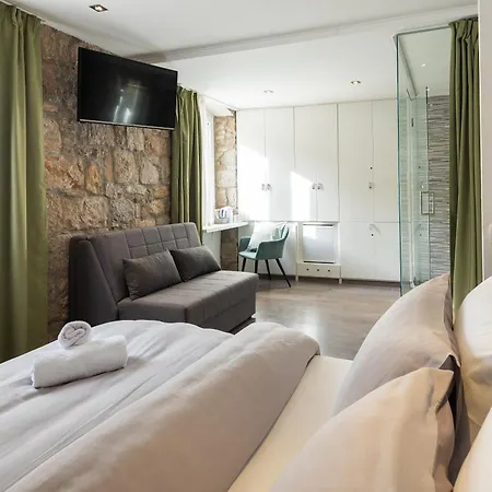 Rokos Superior Downtown - Comfortable With Private Bathrooms - Perfect Location For Exploring Diocletian's Palace And The Gastronomy Of Within Walking Distance Σπλιτ