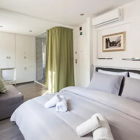 Rokos Superior Downtown - Comfortable With Private Bathrooms - Perfect Location For Exploring Diocletian's Palace And The Gastronomy Of Within Walking Distance 게스트하우스 3*