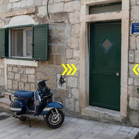 Rokos Superior Downtown - Comfortable With Private Bathrooms - Perfect Location For Exploring Diocletian's Palace And The Gastronomy Of Within Walking Distance Gæstehus