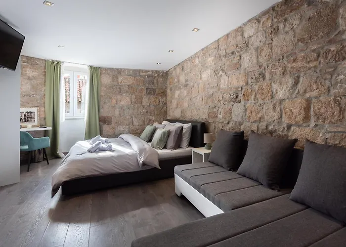 Rokos Superior Downtown - Comfortable With Private Bathrooms - Perfect Location For Exploring Diocletian's Palace And The Gastronomy Of Within Walking Distance 3*