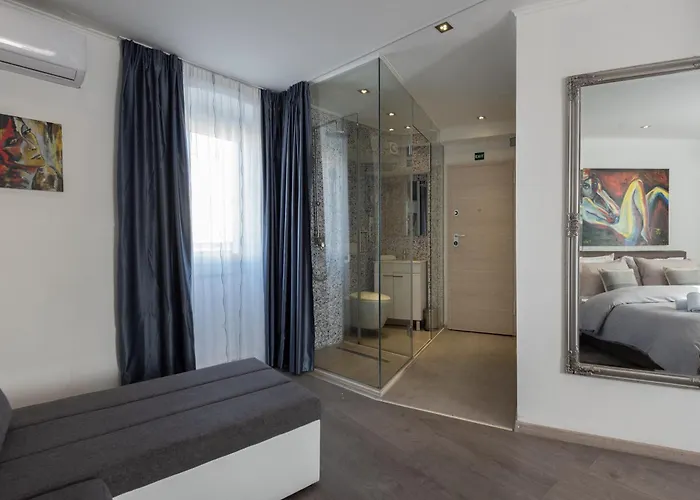 Rokos Superior Downtown - Comfortable With Private Bathrooms - Perfect Location For Exploring Diocletian's Palace And The Gastronomy Of Within Walking Distance Split