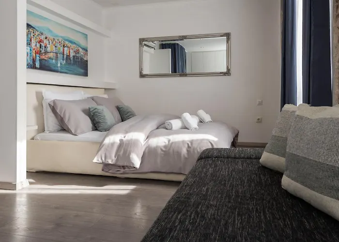 Maison d'hôtes Rokos Superior Downtown - Comfortable With Private Bathrooms - Perfect Location For Exploring Diocletian's Palace And The Gastronomy Of Within Walking Distance 3*