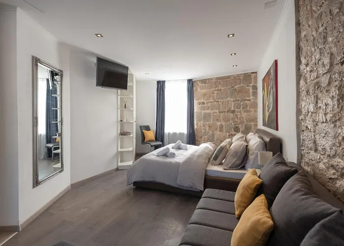 Rokos Superior Downtown - Comfortable With Private Bathrooms - Perfect Location For Exploring Diocletian's Palace And The Gastronomy Of Within Walking Distance 3*