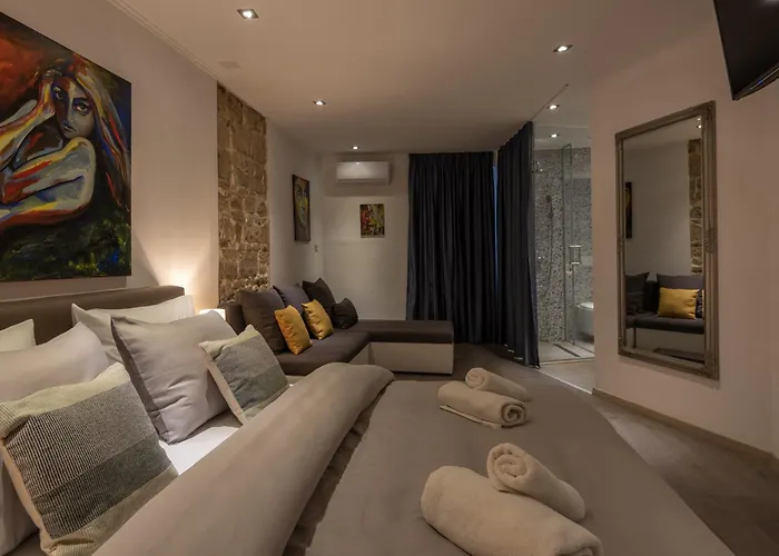 Rokos Superior Downtown - Comfortable With Private Bathrooms - Perfect Location For Exploring Diocletian's Palace And The Gastronomy Of Within Walking Distance 3*