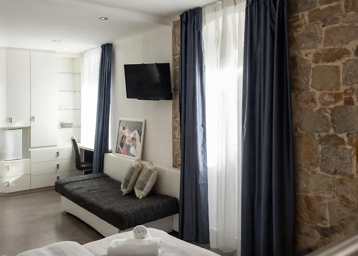 Rokos Superior Downtown - Comfortable With Private Bathrooms - Perfect Location For Exploring Diocletian's Palace And The Gastronomy Of Within Walking Distance 3* Split