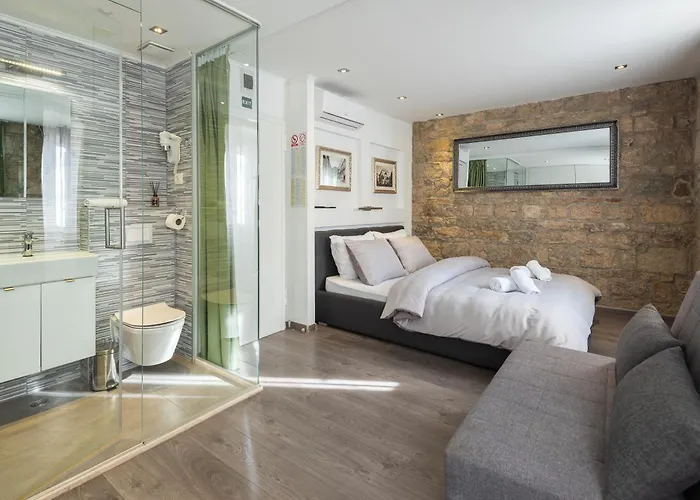 Rokos Superior Downtown - Comfortable With Private Bathrooms - Perfect Location For Exploring Diocletian's Palace And The Gastronomy Of Within Walking Distance 3* Split