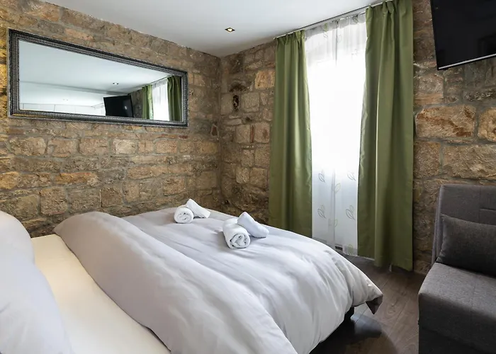 Rokos Superior Downtown - Comfortable With Private Bathrooms - Perfect Location For Exploring Diocletian's Palace And The Gastronomy Of Within Walking Distance Split
