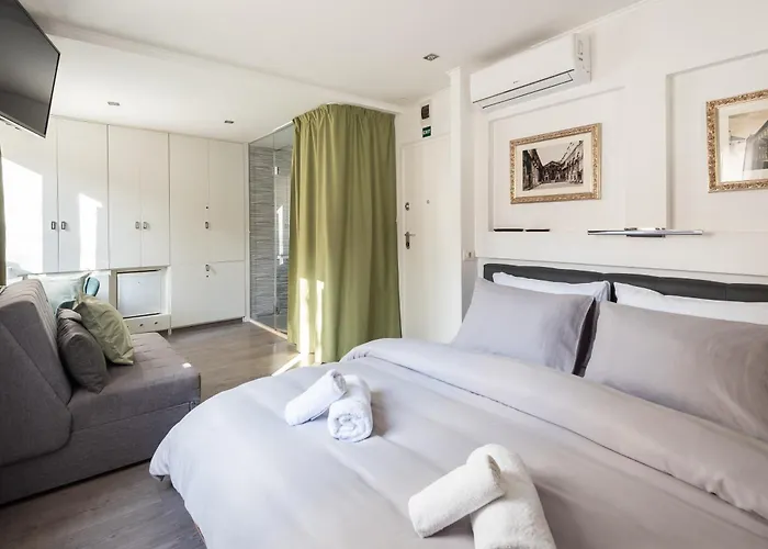 Rokos Superior Downtown - Comfortable With Private Bathrooms - Perfect Location For Exploring Diocletian's Palace And The Gastronomy Of Within Walking Distance Maison d'hôtes 3*