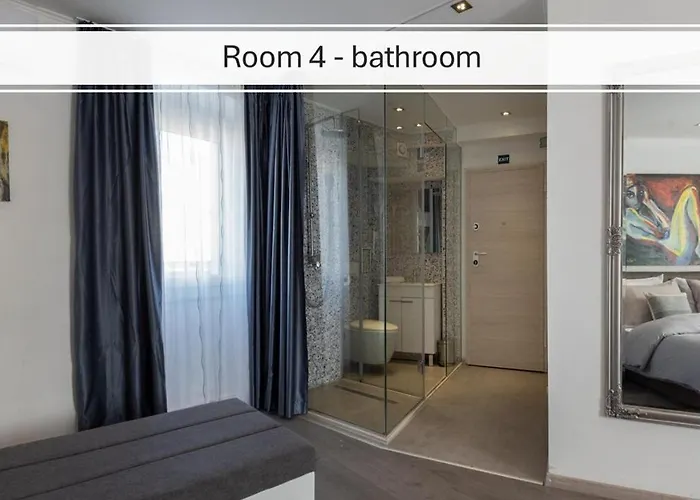 Rokos Superior Downtown - Comfortable With Private Bathrooms - Perfect Location For Exploring Diocletian's Palace And The Gastronomy Of Within Walking Distance Maison d'hôtes
