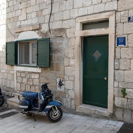 Rokos Superior Downtown - Comfortable With Private Bathrooms - Perfect Location For Exploring Diocletian's Palace And The Gastronomy Of Within Walking Distance سبليت