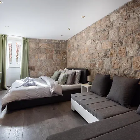 Rokos Superior Downtown - Comfortable With Private Bathrooms - Perfect Location For Exploring Diocletian's Palace And The Gastronomy Of Within Walking Distance 3*