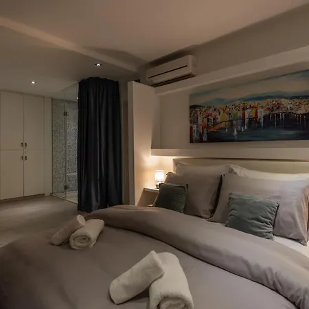 Gostinjska kuća Rokos Superior Downtown - Comfortable With Private Bathrooms - Perfect Location For Exploring Diocletian's Palace And The Gastronomy Of Within Walking Distance 3*